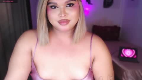 Ellise online show from May 18, 2026, 4:07 am