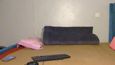 elllanna online show from February 15, 2026, 9:41 am