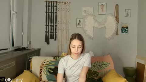 elly_ary online show from November 29, 2025, 9:18 pm