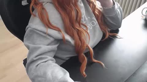 Elly online show from October 30, 2025, 9:22 am