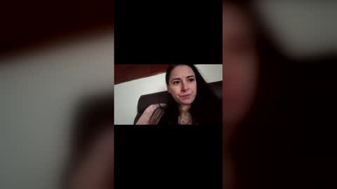 ellyadavis online show from November 28, 2025, 7:33 am