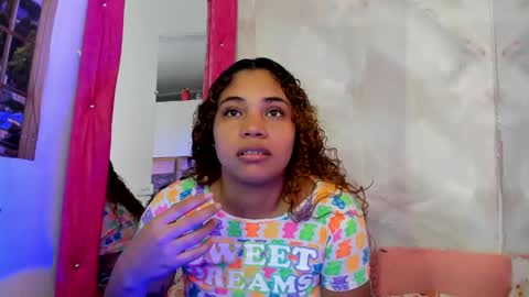 Snapshot of ellybloom chatting on April 30, 2026, 2:01 pm ellybloom online show from April 30, 2026, 2:01 pm