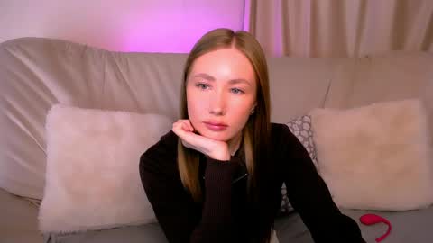  Elly  online show from May 22, 2026, 3:24 am