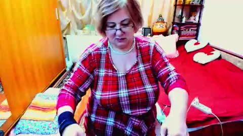 ellyhot53 online show from January 6, 2026, 11:51 pm