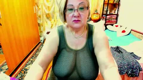 Snapshot of ellyhot53 chatting on June 18, 2026, 3:05 pm ellyhot53 online show from June 18, 2026, 3:05 pm