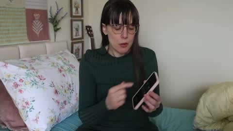 Elly Naomi online show from May 2, 2026, 5:18 pm