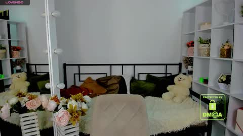 elma_lily online show from November 12, 2025, 7:09 am