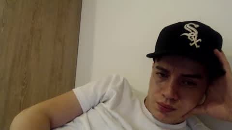 elmono33 online show from February 9, 2025, 2:49 am