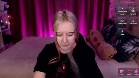 Ela give me a thumbs up if you like it  and this is important for the development of the account online show from December 18, 2024, 10:02 pm