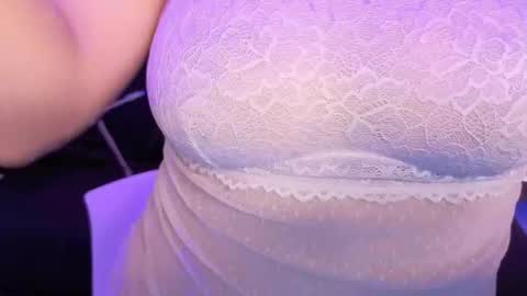 elowen_halley1 online show from October 6, 2025, 7:33 pm