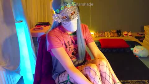 ElowenStarshade online show from April 15, 2026, 9:04 pm