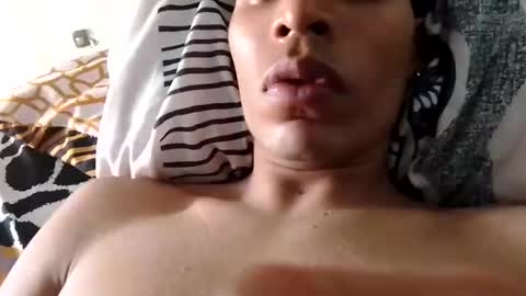 Snapshot of elreyto chatting on January 1, 2025, 5:44 pm elreyto online show from January 1, 2025, 5:44 pm