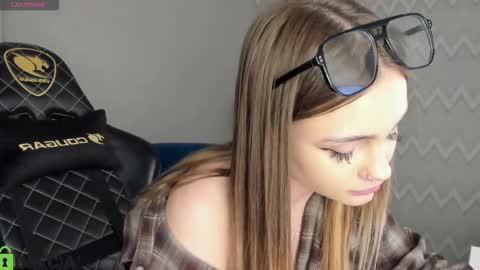 elsa_carterr online show from November 11, 2025, 2:17 pm