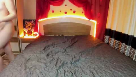 Elsa  online show from December 15, 2025, 1:37 pm