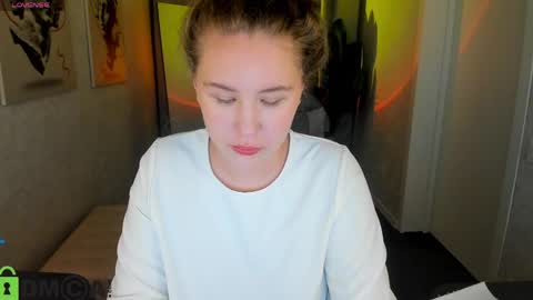 Snapshot of elsie_cutties chatting on May 3, 2026, 1:00 am Elsie online show from May 3, 2026, 1:00 am