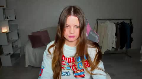 Luna online show from December 5, 2025, 7:21 pm