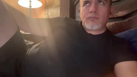 Snapshot of elvecinoequipadon chatting on May 18, 2026, 12:40 am Petrhus Rockpic online show from May 18, 2026, 12:40 am