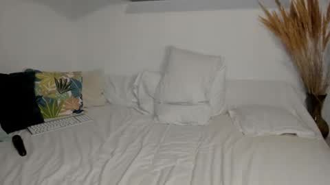 Snapshot of elymilf chatting on March 12, 2026, 4:18 am Elena online show from March 12, 2026, 4:18 am