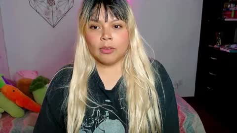 Snapshot of elymoon chatting on October 16, 2025, 10:44 pm Ely online show from October 16, 2025, 10:44 pm