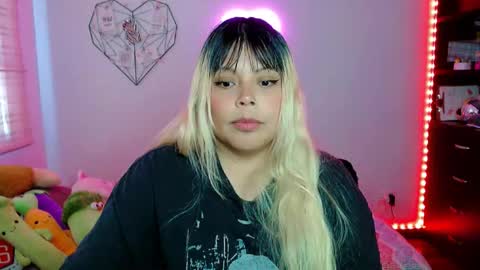 Snapshot of elymoon chatting on November 7, 2025, 9:48 pm Ely online show from November 7, 2025, 9:48 pm