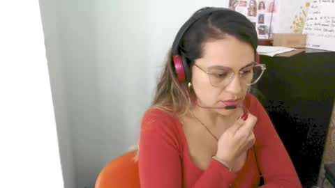 elyra_fox online show from February 19, 2026, 6:04 pm