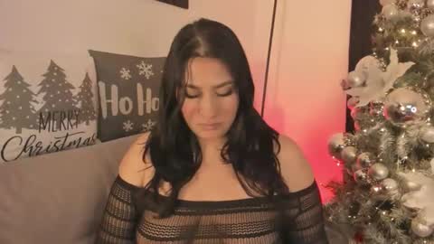 Snapshot of elyross_ chatting on November 28, 2025, 12:35 am Ross online show from November 28, 2025, 12:35 am