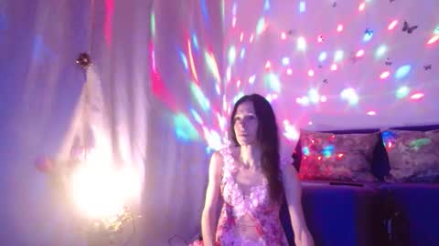 Elisa online show from November 25, 2025, 7:03 pm