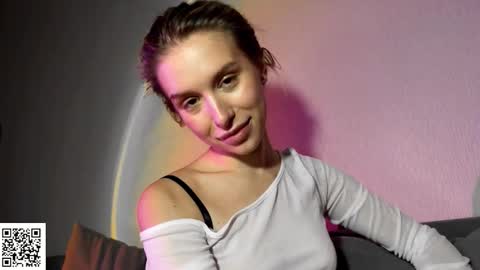 Elysia online show from October 20, 2025, 9:48 pm