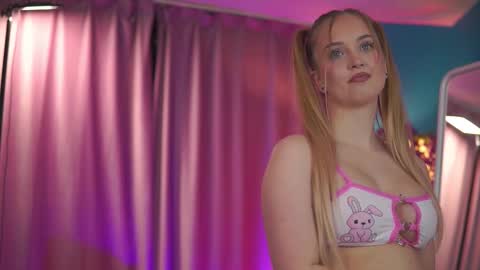 Elyssa online show from March 2, 2026, 7:10 pm