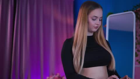 Elyssa online show from April 13, 2026, 6:35 pm