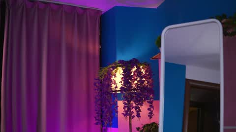 Elyssa online show from April 17, 2026, 6:22 pm