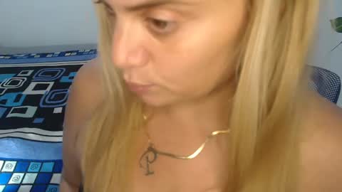 Snapshot of elza_blonde chatting on December 13, 2024, 12:09 am E L Z A online show from December 13, 2024, 12:09 am