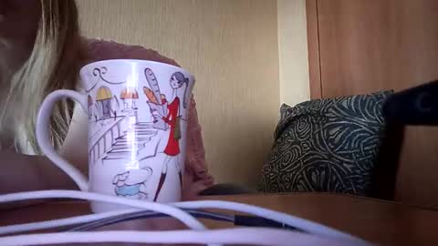 Snapshot of elza_com chatting on November 4, 2025, 7:40 am Elza Kom online show from November 4, 2025, 7:40 am