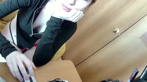 Snapshot of elza_com chatting on February 24, 2026, 7:28 am Elza Kom online show from February 24, 2026, 7:28 am