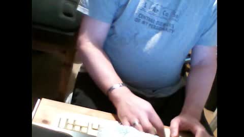 Em online show from March 13, 2026, 12:06 am