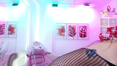 Ema louisx  online show from April 4, 2026, 6:27 pm