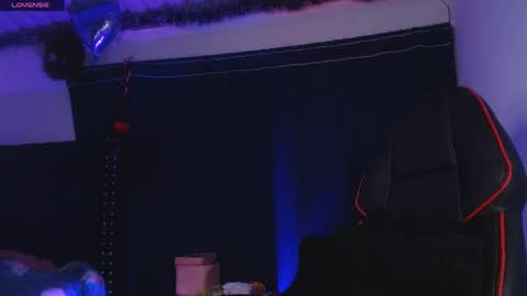 ema_ploxx online show from March 30, 2026, 3:18 am