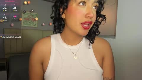 Snapshot of ema_saenz chatting on February 18, 2025, 7:30 pm Ema online show from February 18, 2025, 7:30 pm