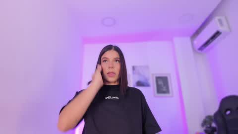 emelie_89 online show from February 3, 2025, 1:30 pm