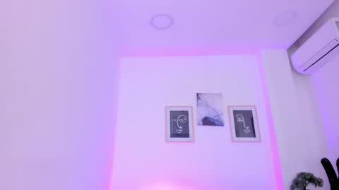 emelie_89 online show from February 26, 2025, 6:11 pm