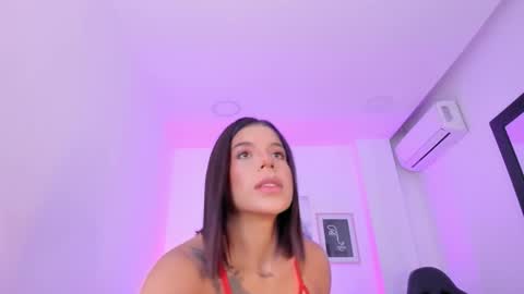 emelie_89 online show from March 4, 2025, 12:01 pm