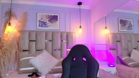 Snapshot of emelie_ch_ chatting on January 10, 2025, 10:28 am Emily  online show from January 10, 2025, 10:28 am