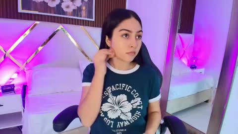 Snapshot of emelie_ch_ chatting on May 31, 2026, 6:53 am Emily online show from May 31, 2026, 6:53 am