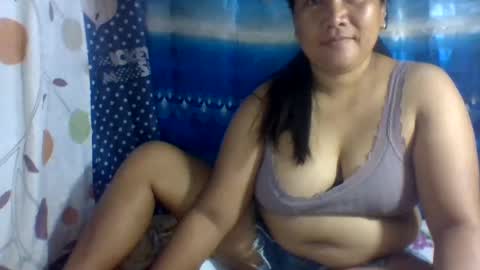 emelybloom123 online show from February 6, 2025, 11:48 pm