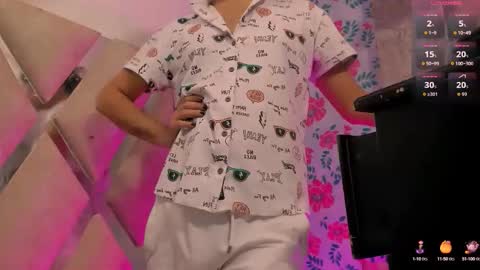 emely online show from September 29, 2025, 11:48 am