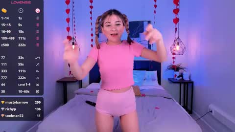 Snapshot of emi_joy chatting on February 17, 2025, 3:31 pm Emily follow me online show from February 17, 2025, 3:31 pm