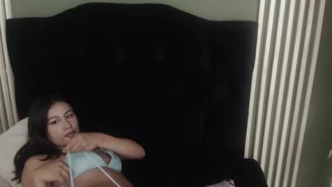 Snapshot of emigomez_ chatting on January 15, 2025, 10:02 pm Emilia Gomez online show from January 15, 2025, 10:02 pm