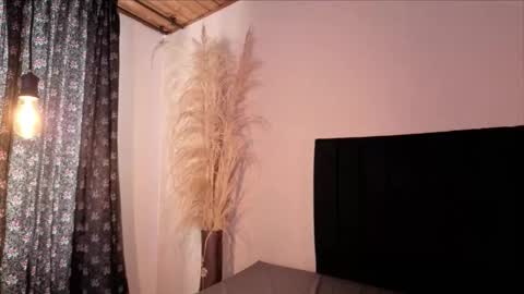 Snapshot of emigomez_ chatting on September 28, 2025, 1:27 pm Emilia Gomez online show from September 28, 2025, 1:27 pm