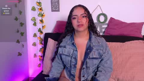 Snapshot of emiily_curly chatting on April 27, 2026, 12:58 pm Emily online show from April 27, 2026, 12:58 pm