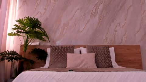 Emily online show from November 24, 2025, 12:16 pm